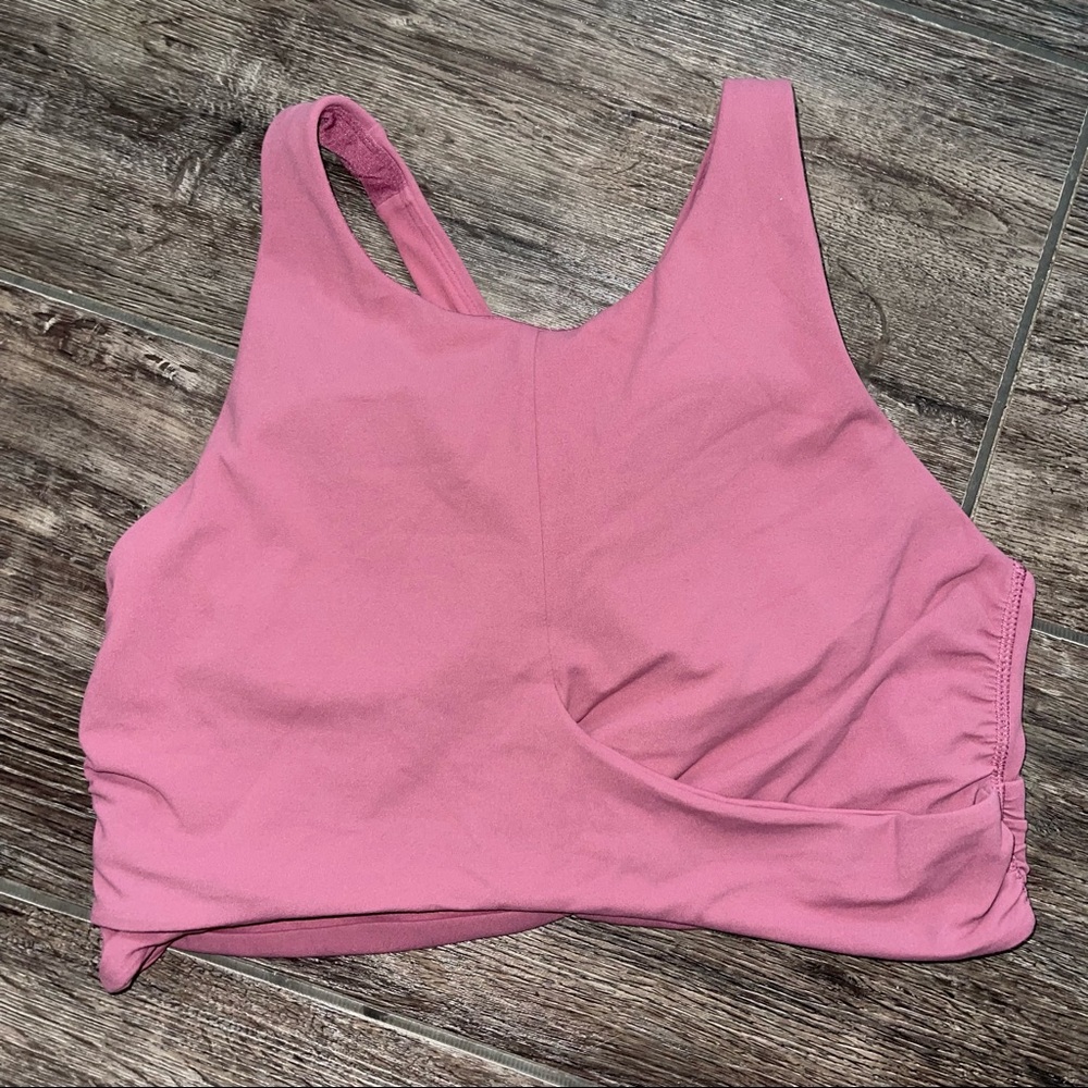 - Lululemon Cropped cross Top With Bra